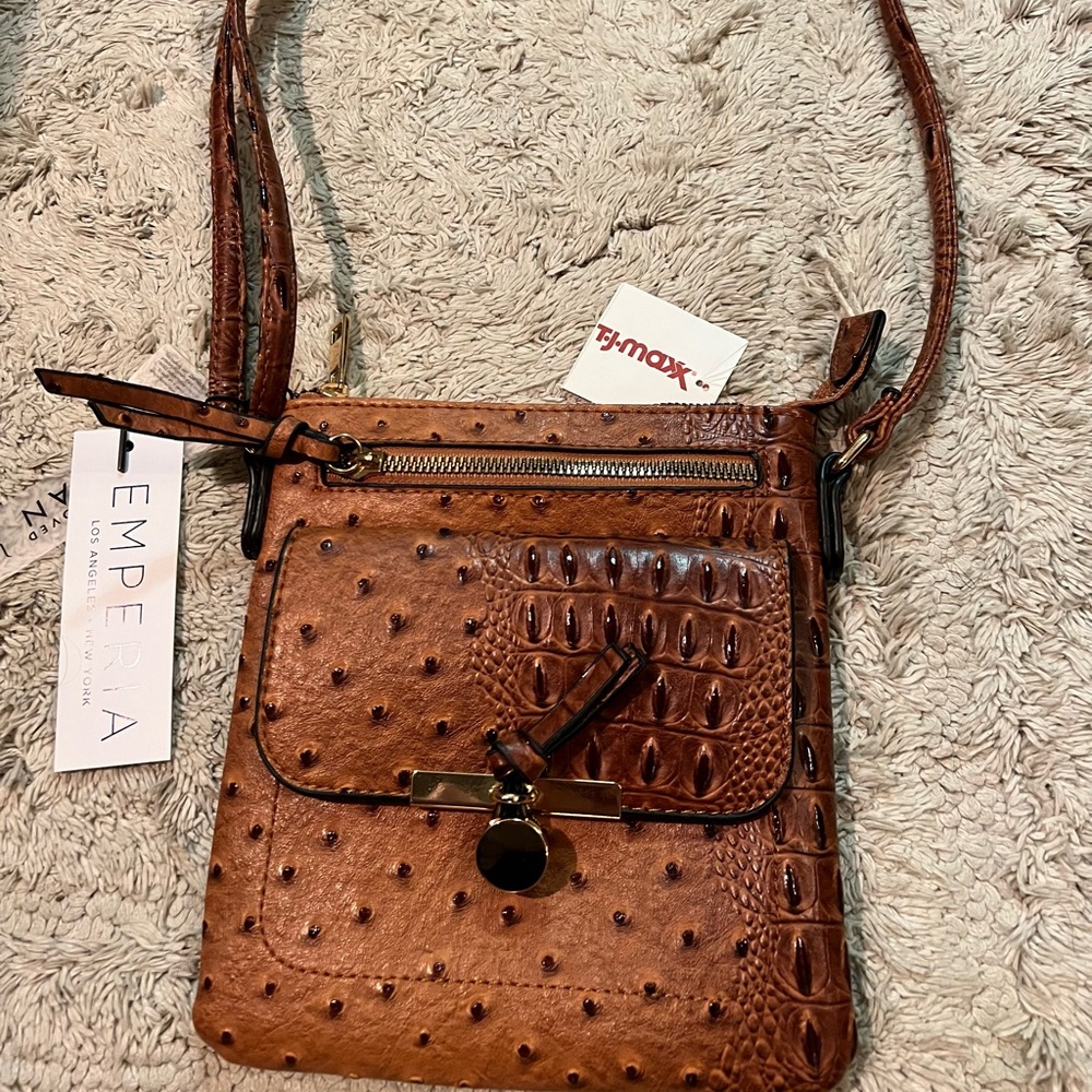 NWT Crossbody Purse Alligator with faux front pocket. Color tan/cognac